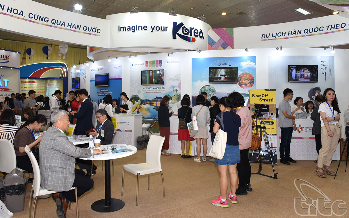 Gian hàng của Du lịch Hàn Quốc luôn thu hút đông khách tham quan, tìm hiểu