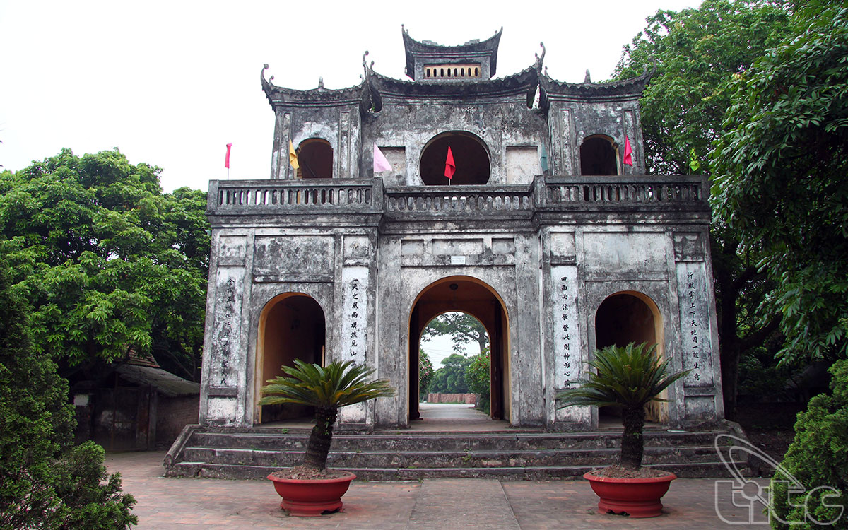 Văn miếu Xích Đằng được xây dựng vào năm Minh Mạng thứ 20 (năm 1839) trên nền móng ngôi chùa cổ Nguyệt Đường.