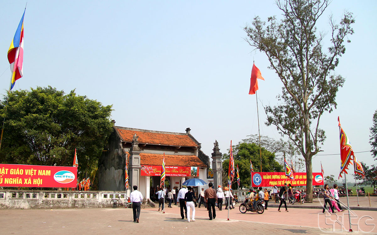 Pho Minh Pagoda was originally built during the Ly Dynasty and was expanded in 1262, during the Tran Dynasty