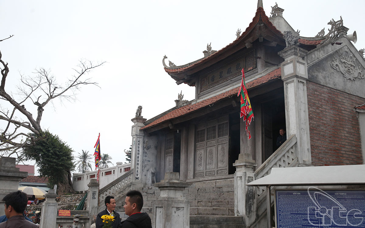 Le temple a été élargi sous le règne des rois Tran Anh Tong (en 1311) et Le Thanh Tong (en 1470)