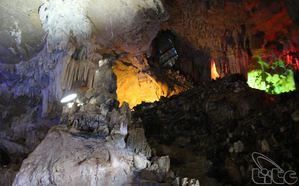 Découverte de la beauté de la grotte de Thien Ha dans la province de Ninh Binh