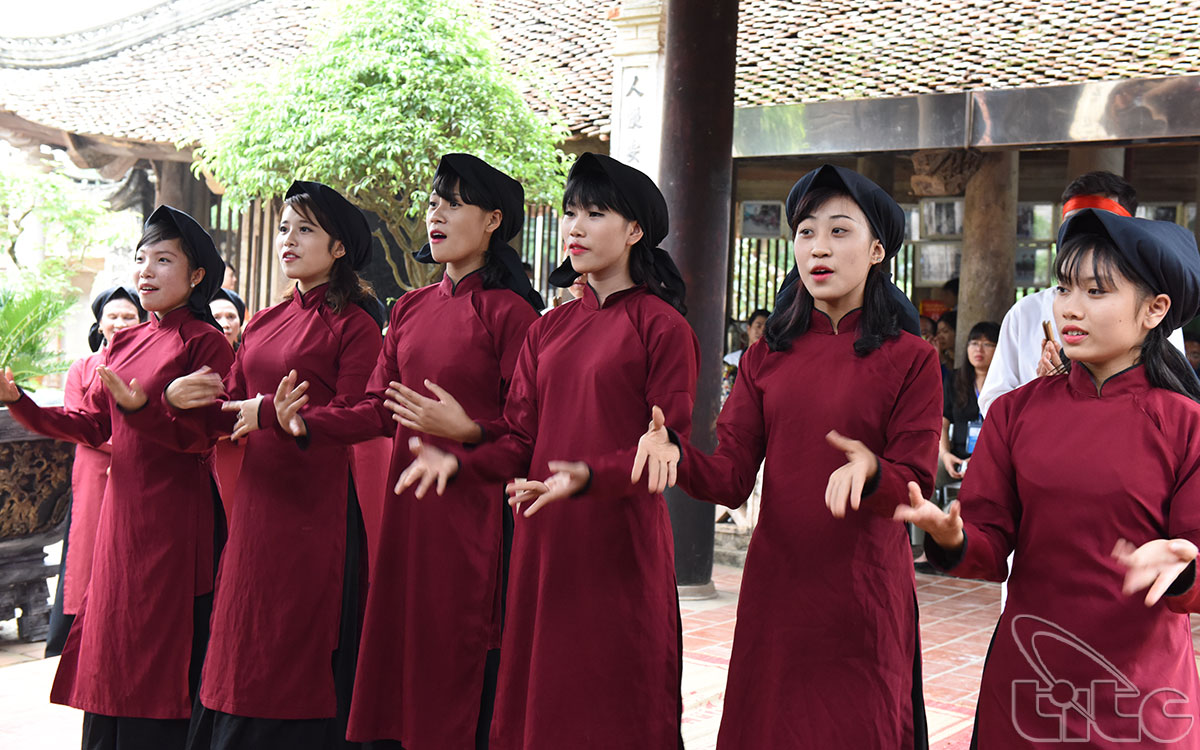 Có 3 hình thức hát xoan: hát thờ cúng các vua Hùng và Thành hoàng làng; hát nghi lễ cầu mùa tốt tươi, cầu sức khỏe; và hát lễ hội là hình thức để nam nữ giao duyên.