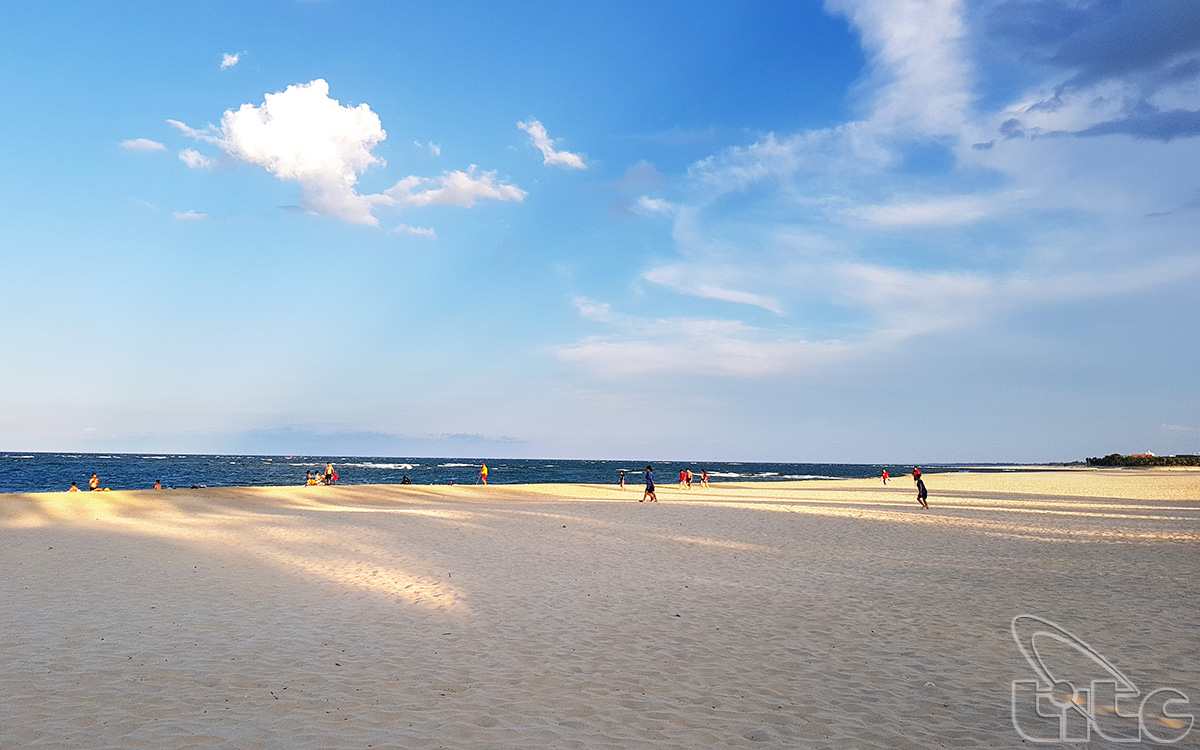 Nhat Le Beach attracts visitors thanks to its clear sea water and smooth white sand
