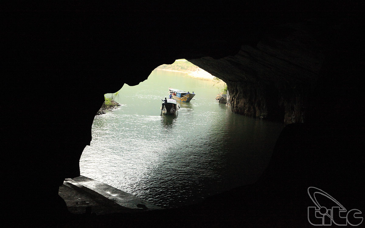 Phong Nha offers visitors the useful knowledge about geology in Viet Nam