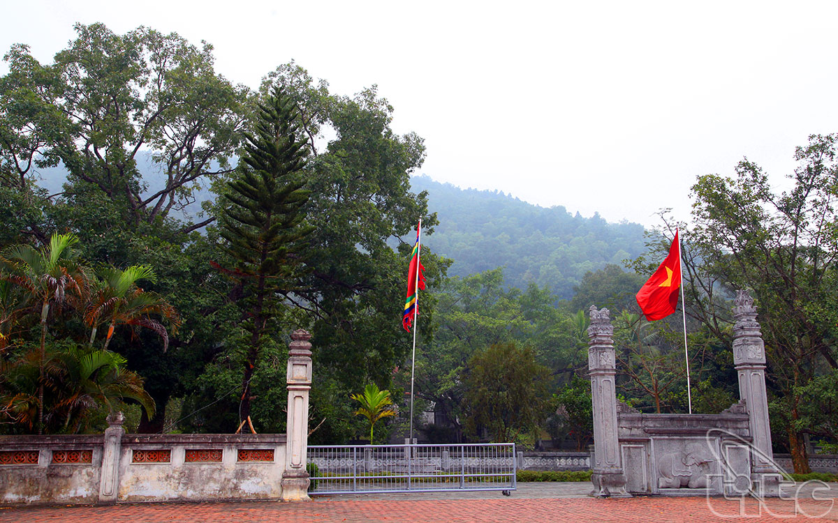 Đền Bà Triệu nằm trên diện tích hơn 4ha, được công nhận di tích cấp quốc gia ngày 7/4/2015. Cách thành phố Thanh Hóa 17 km về phía Bắc thuộc địa phận xã Triệu Lộc, huyện Hậu Lộc.