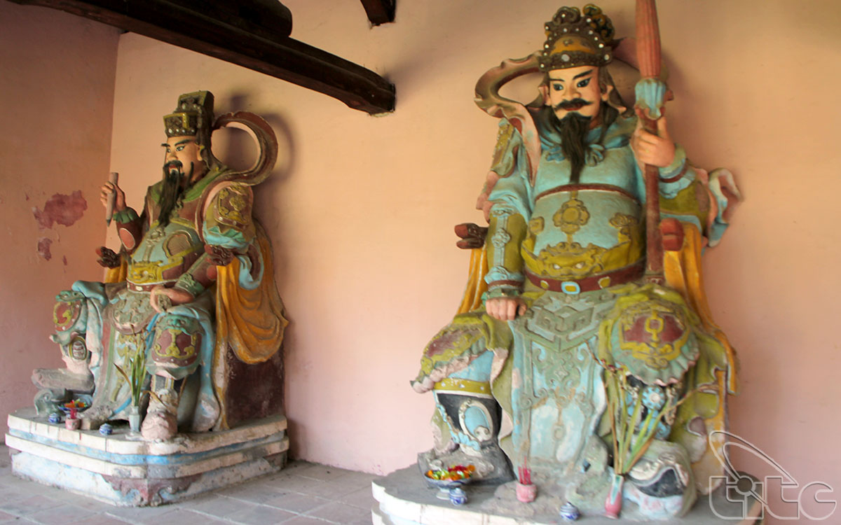 Tượng Hộ Pháp trong chùa Thiên Mụ