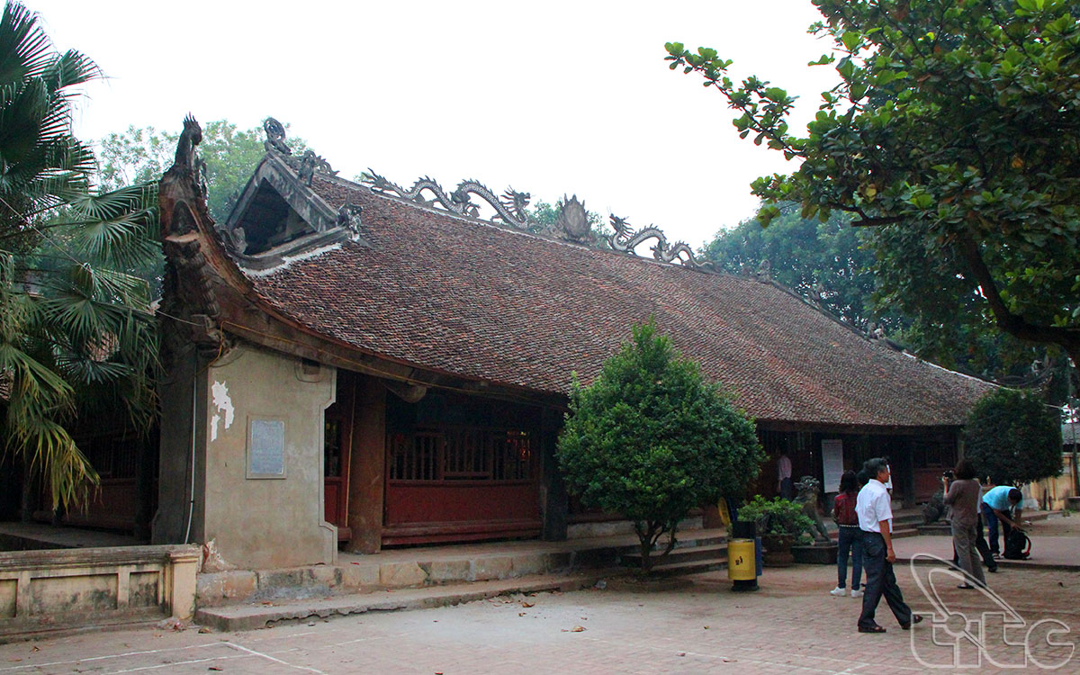 Đình Thổ Tang thuộc xã Thổ Tang, huyện Vĩnh Tường là một trong những ngôi đình cổ nhất còn lại của tỉnh Vĩnh Phúc hiện nay