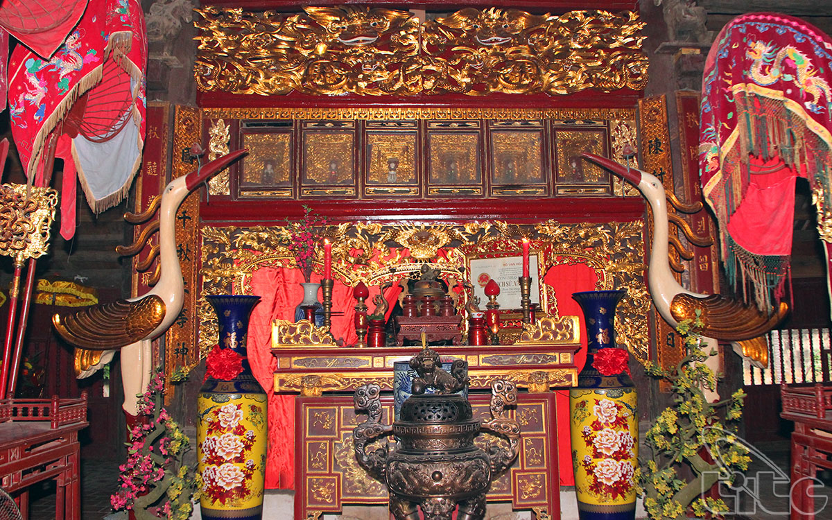 Ngôi đình cổ kính này đã được xếp hạng di tích Quốc gia năm 1964. Lễ hội đình làng Thổ Tang được tổ chức vào mùa xuân từ ngày 10 đến ngày 15 tháng giêng hàng năm
