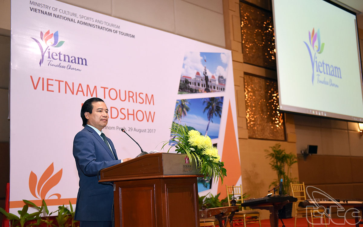 Phó Tổng cục trưởng Tổng cục Du lịch Hà Văn Siêu phát biểu khai mạc chương trình