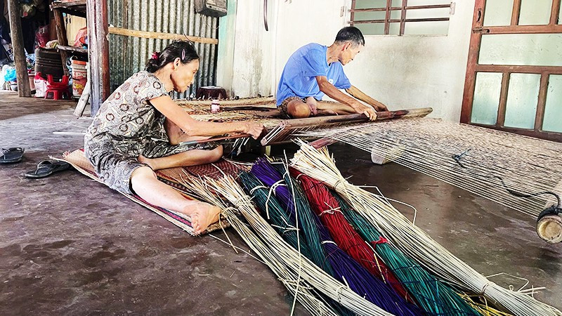 Vượt khó để giữ nghề