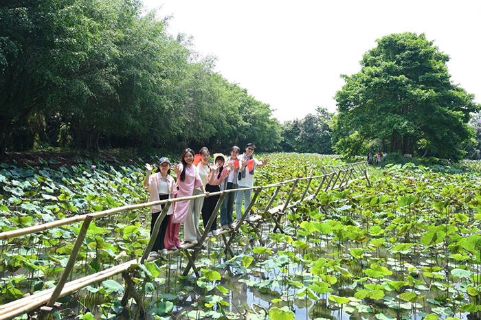 Đồng Tháp: Thúc đẩy phát triển du lịch, bảo đảm tăng trưởng kinh tế hai con số