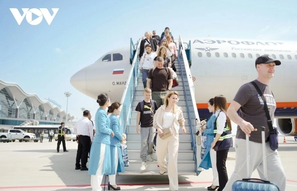 Additional flights bring more Russian tourists to Khanh Hoa