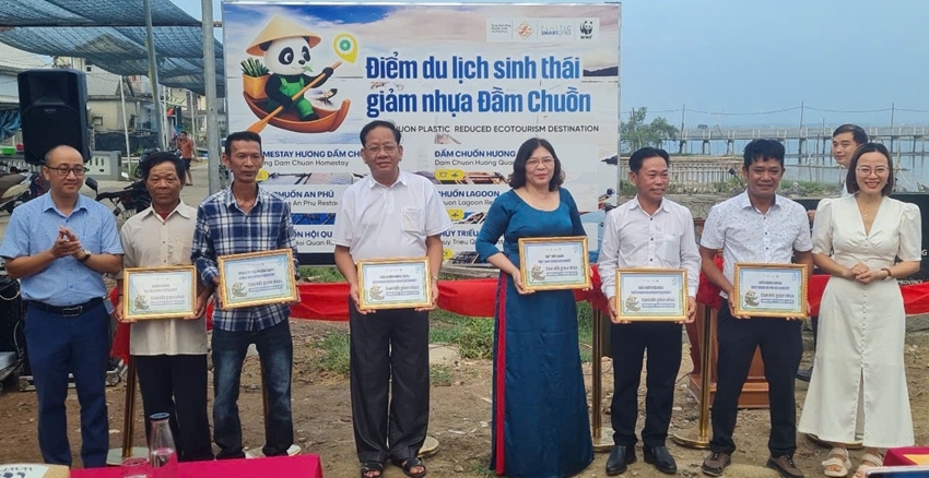 Hue City: Six tourism businesses in Phu An commit to reducing plastic waste