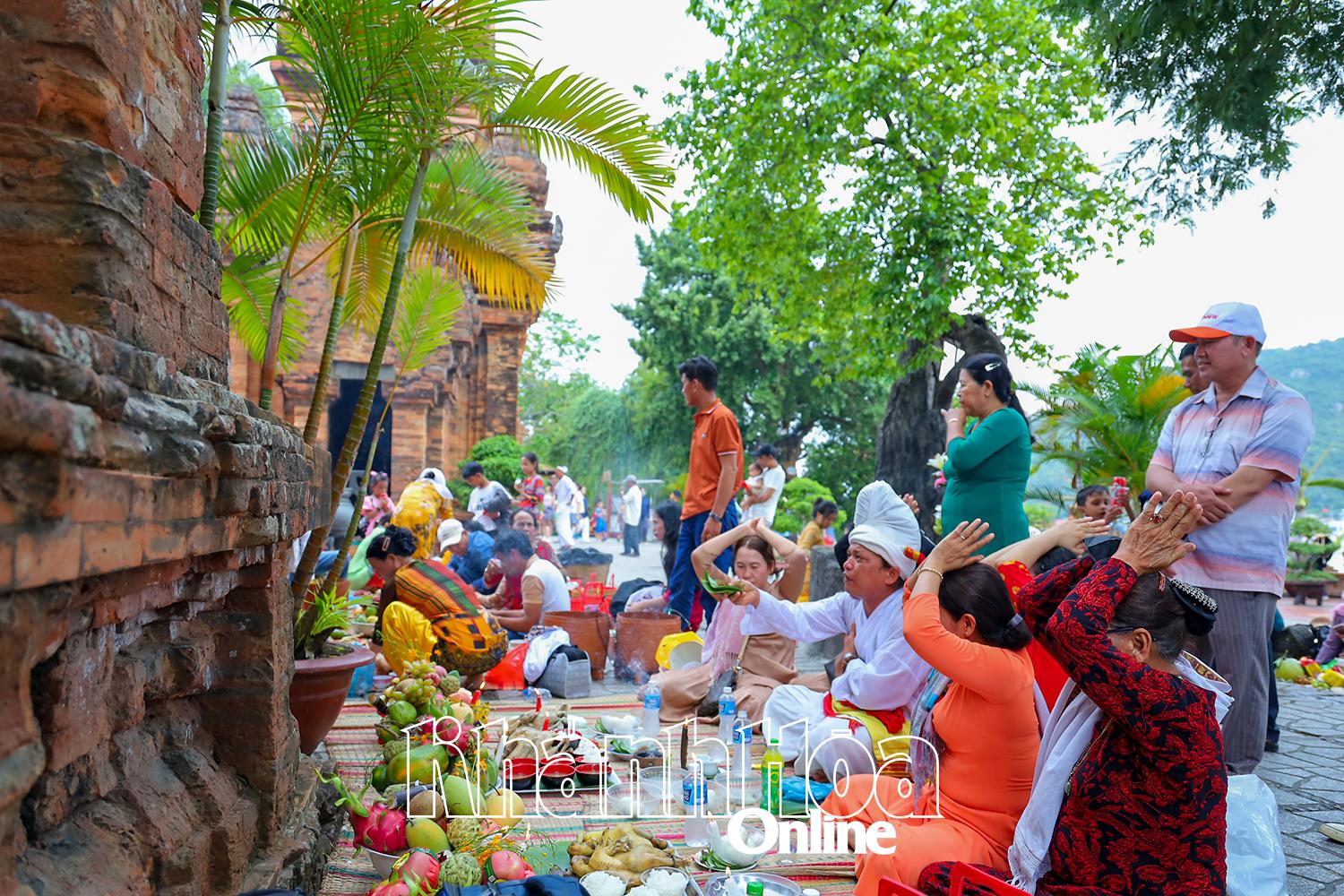 Unique New Year ritual ceremony of Cham people