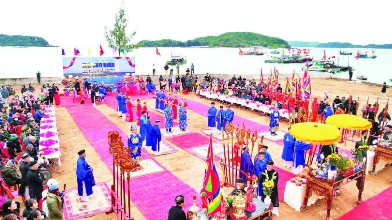Độc đáo Lễ hội Mở cửa biển ở Cô Tô