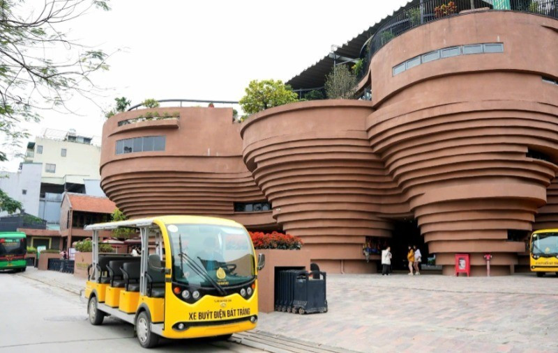 Bat Trang Village emerges as a cultural and ecotourism destination