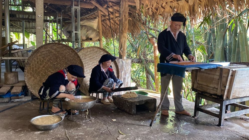 Khởi nghiệp từ ''vốn dân tộc''