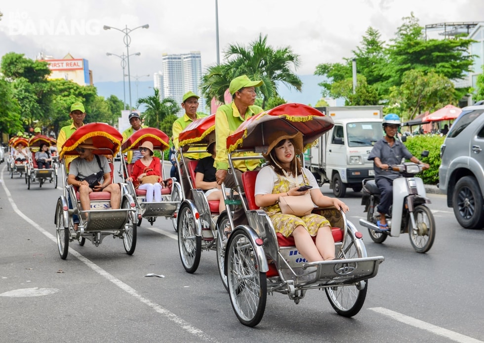 Cyclo tours in Da Nang introduce 15-Language smart commentary with AI experience