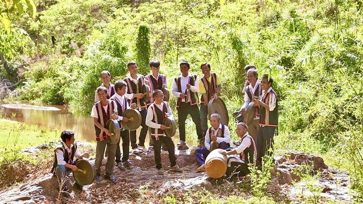 Xo Dang ethnic community builds eco-tourism by Dak Loi stream