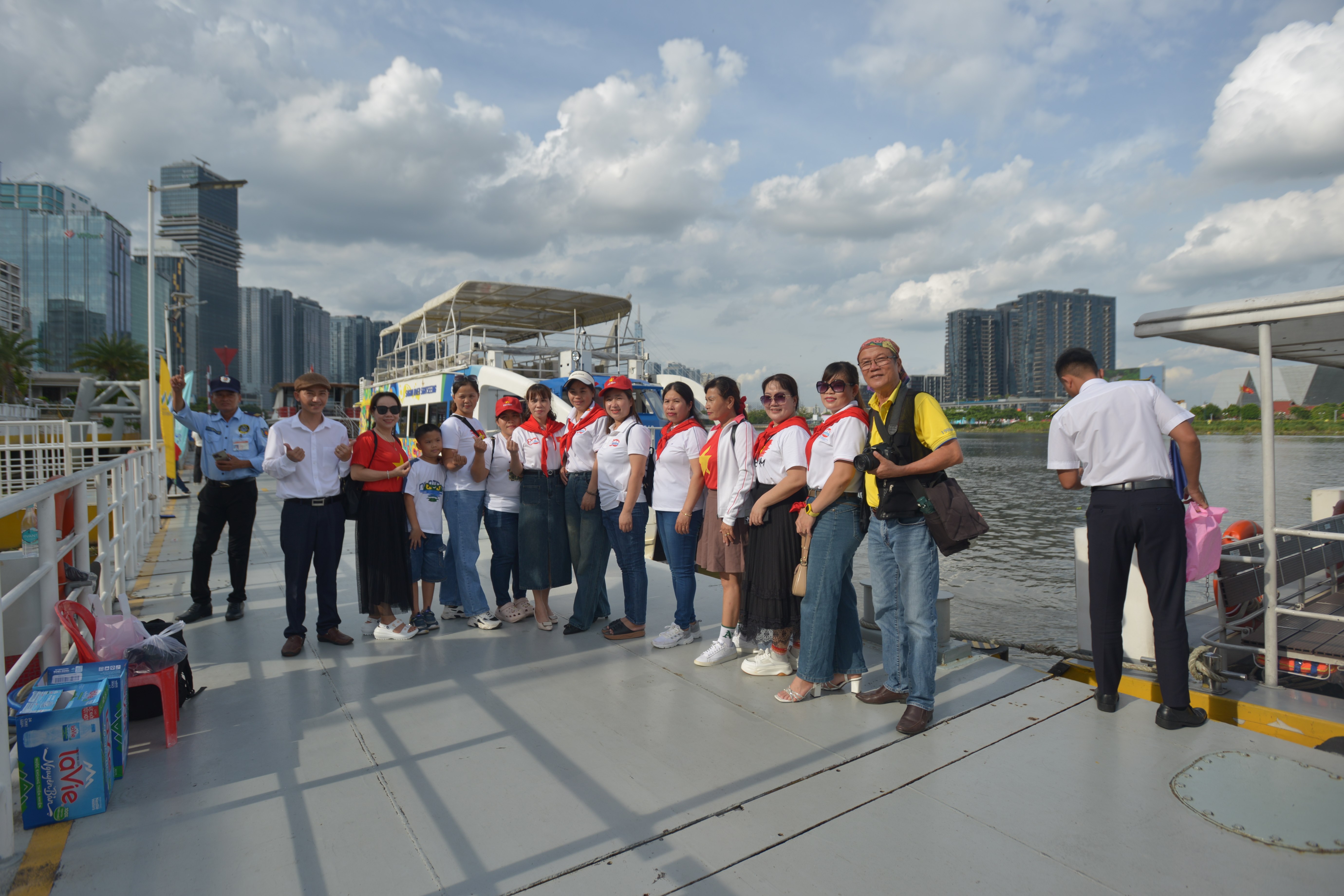 Du lịch City tour “Nghĩa tình tháng Tám”