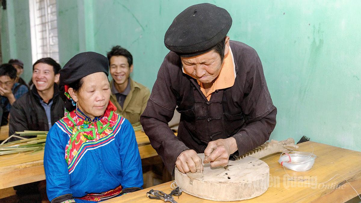 Tuyên Quang: Gìn giữ tiếng đàn Sèn Dư