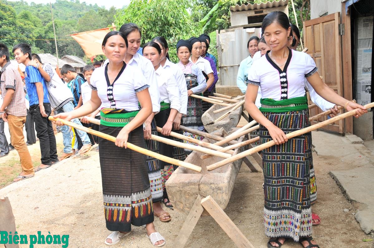 Rộn ràng điệu múa khua luống của đồng bào Thái xứ Thanh