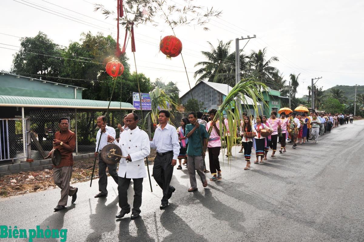 Buồng hoa cau - biểu tượng thiêng liêng trong hôn lễ của người Khmer Nam Bộ