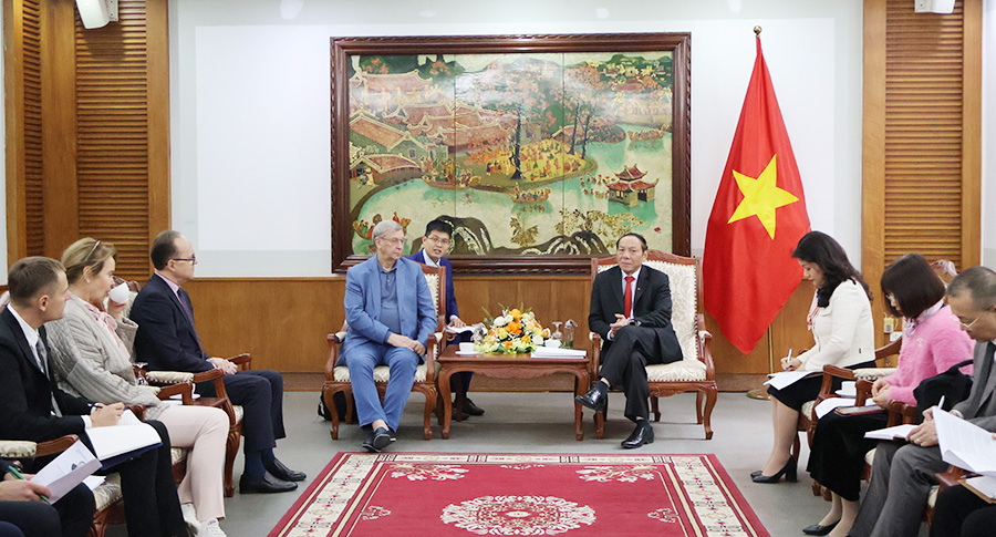 Bộ trưởng Nguyễn Văn Hùng tiếp Chủ tịch Tập đoàn AFK “Sistema” (Nga)