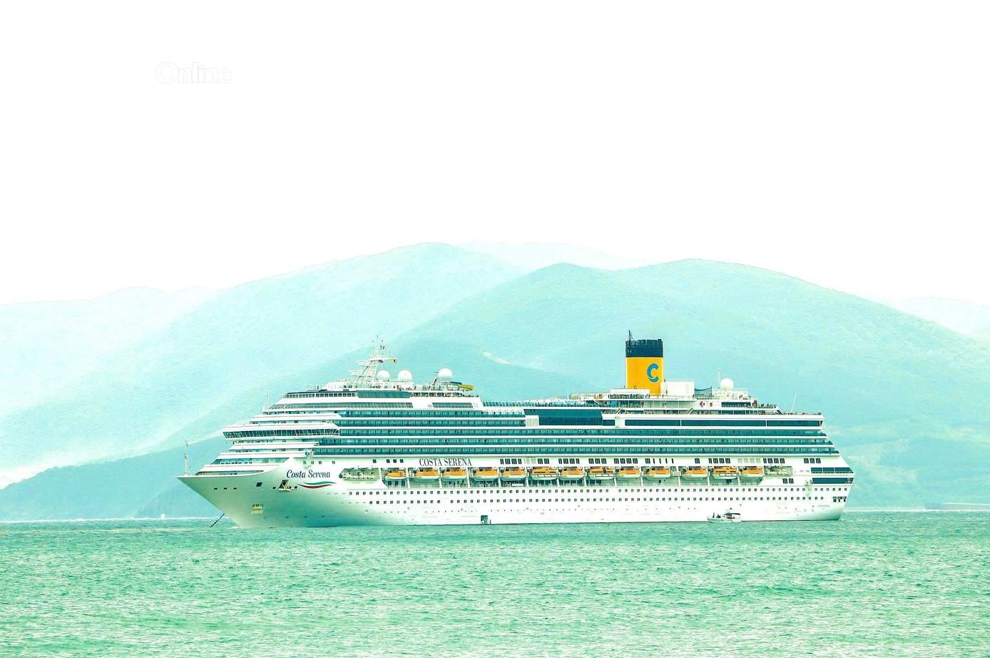 Two cruise ships bring 3,400 tourists to Khanh Hoa