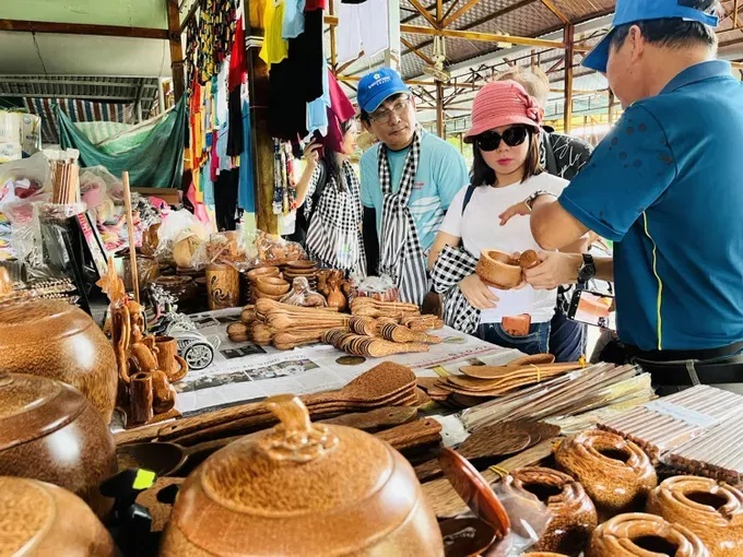 Experiential tours revitalize traditional craft villages in HCMC