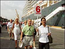 Netherlandsâ€™ cruise ship carries nearly 1,200 tourists to Danang 