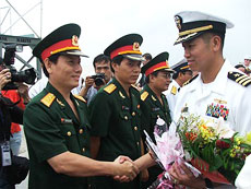 US naval ships visit Danang