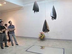 Sculptors show shapes of two cities 