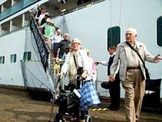 HCMC greets maritime tourists on Superstar Virgo 