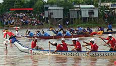 Hau Giang hosts national boat racing contest