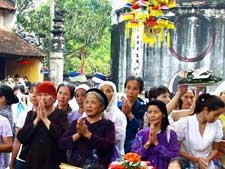 More than 120,000 visitors flock to Con Son â€“ Kiep Bac 