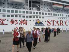 Cruise ship brings 900 visitors 
