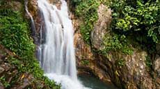 Upstreaming to Choi waterfall 