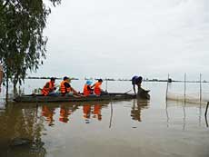 Experiencing the flooding season on Vinh Te Canal