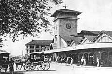 Photos of old Sai Gon shown out of doors 