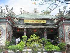 A pagoda on top of Ba Na Mountain