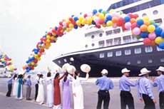 Maritime tourists flock to central region 