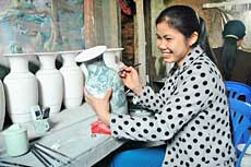 Hanoi honours artisans in Bat Trang pottery traditional village 