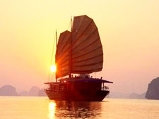 Ha Long Bay to receive title of â€˜World Natural Wonderâ€™ 