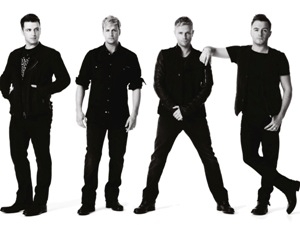 Westlife met le feu Ã  Hanoi