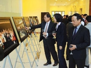 Photographie: exposition sur les relations Vietnam-R. de Corée