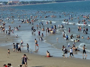 Brusque augmentation de touristes pendant les jours fériés à Hue et Vung Tau