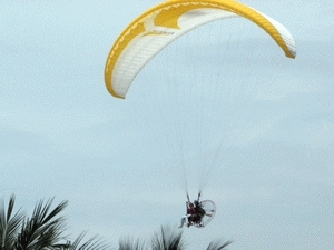 DIPR: les paramoteurs ont volé dans la magie du soleil