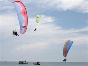 La France gagne la compétition internationale de paramoteur de Da Nang