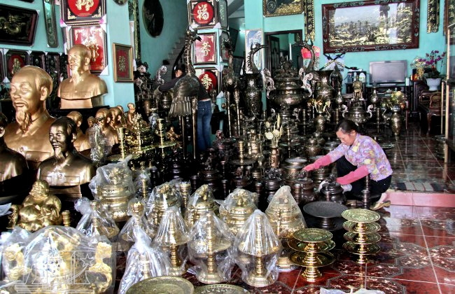 La fonderie de bronze, tradition du village de Tông Xa